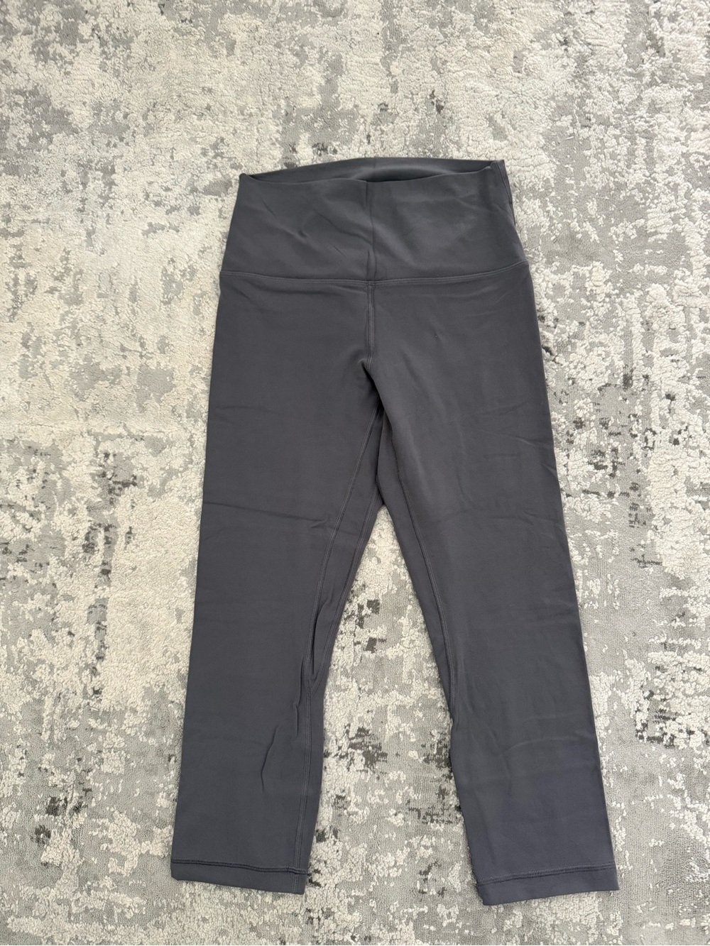Like new lululemon align crop HR 21” size 8 in titanium